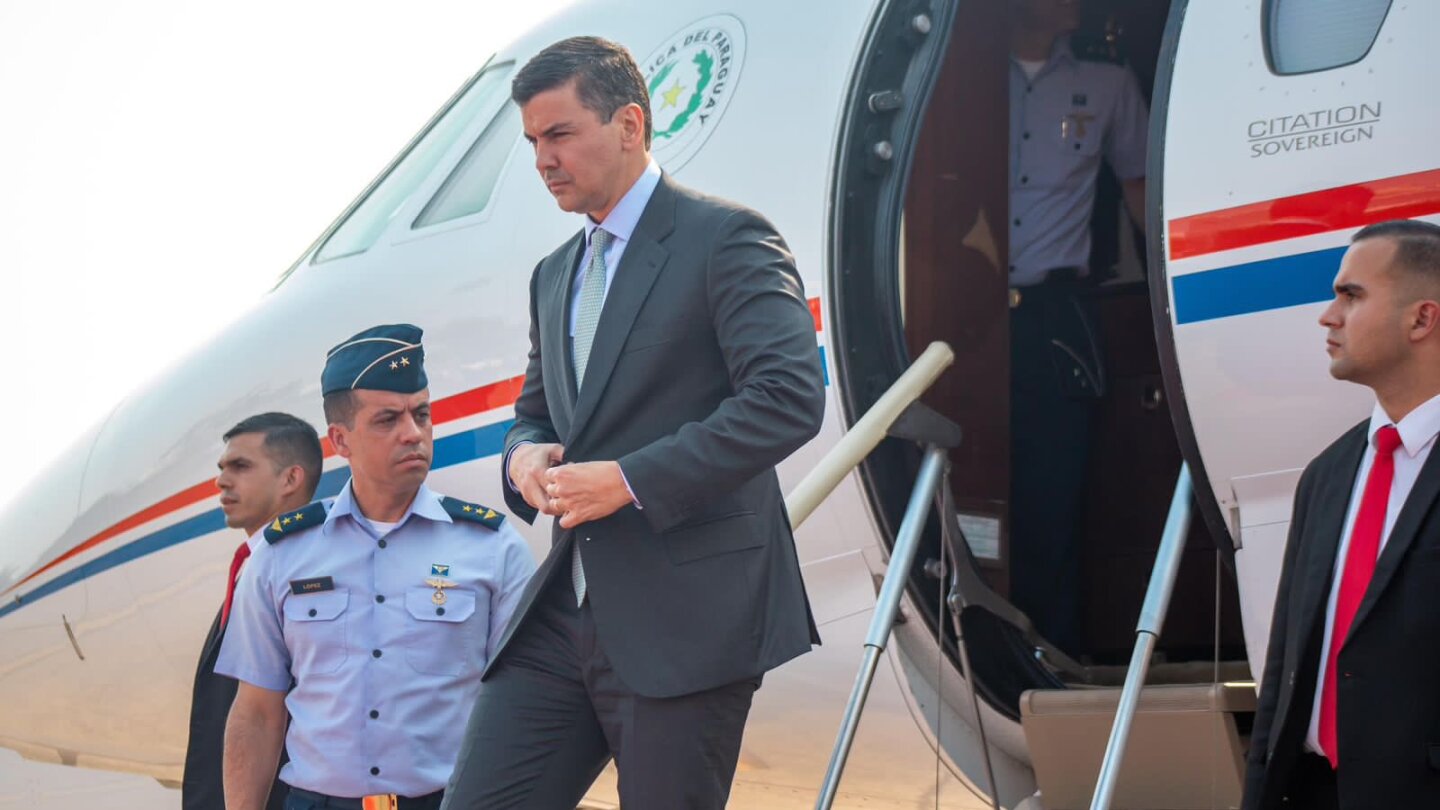 Santiago Peña viajará al Vaticano para la entronización del nuevo Papa.